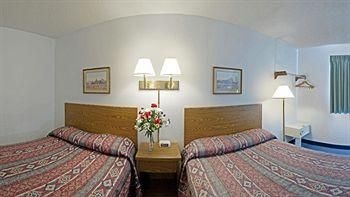 ECONO LODGE HUTCHINSON4