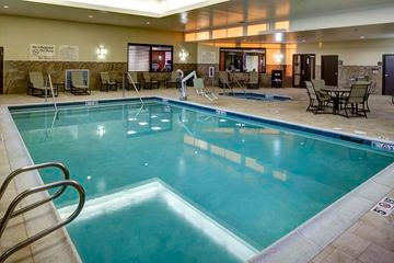 HAMPTON INN AND SUITES I-35/MU3