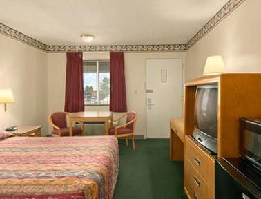 RODEWAY INN & SUITES OLATHE2