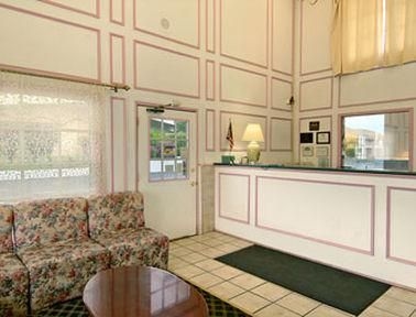 RODEWAY INN & SUITES OLATHE0