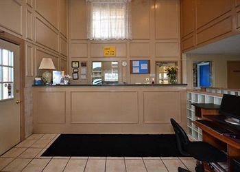 RODEWAY INN & SUITES OLATHE4