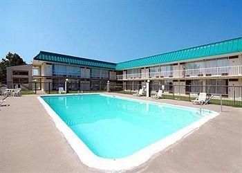 ECONO LODGE CAVE CITY4