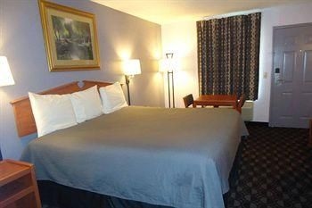 RODEWAY INN LOUISVILLE3