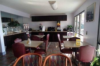 RODEWAY INN LOUISVILLE2