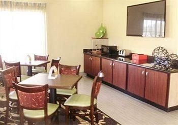 QUALITY INN LEESVILLE4