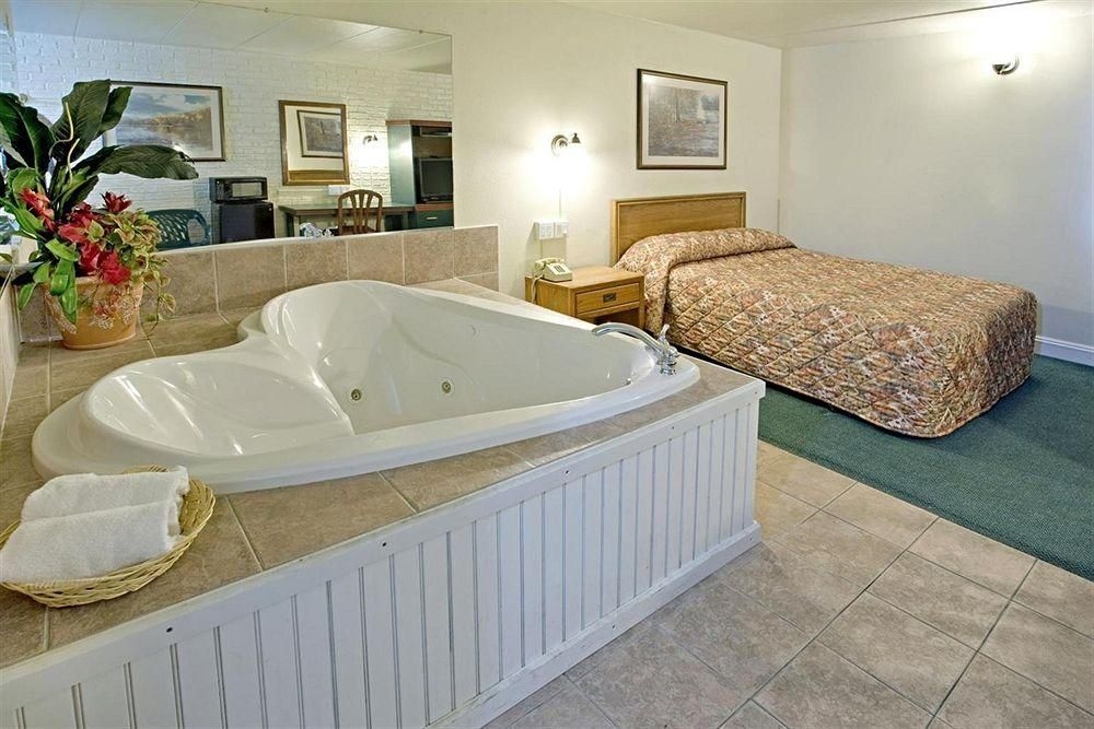 AMERICAS BEST VALUE INN4