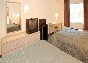COMFORT INN BEACON MARINA4