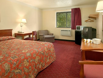 SUPER 8 WALDORF3