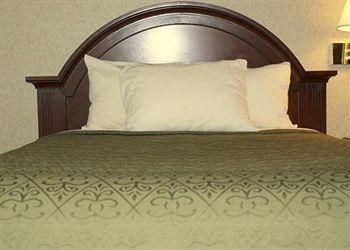 QUALITY INN BROCKTON2