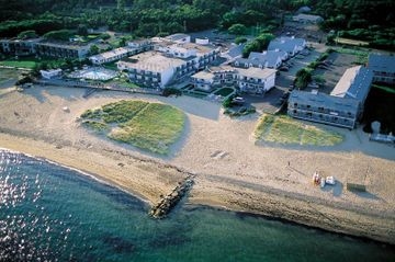 BLUE WATER RESORT ON THE OCEAN0