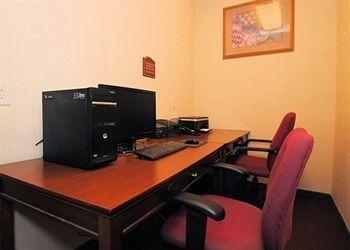 COMFORT INN HADLEY4