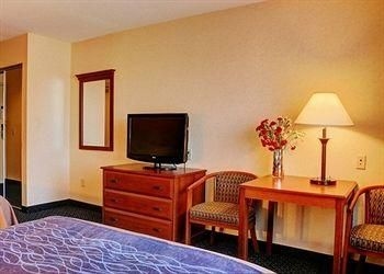 COMFORT INN HADLEY1