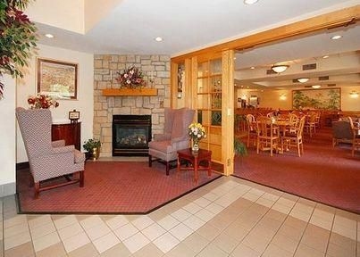 COMFORT INN & SUITES COLONIAL3