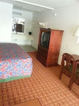 RODEWAY INN AUBURN HILLS1