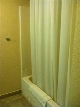 RODEWAY INN AUBURN HILLS2