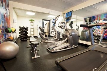 Holiday Inn Express Reston/Herndon Dulles Airport2