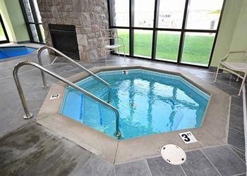 Shoreline Inn & Conference C, an Ascend Hotel Collection Member2