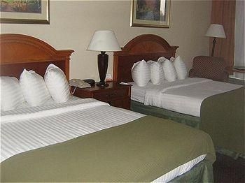 QUALITY INN TROY3