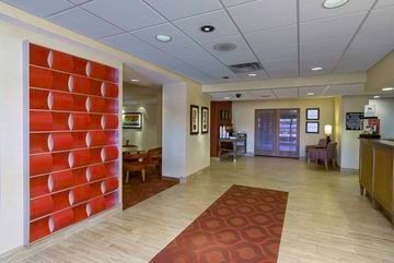 HAMPTON INN MINNEAPOLIS-EAGAN4