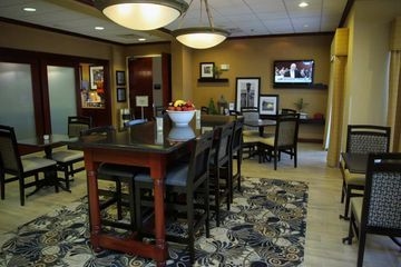 HAMPTON INN CLINTON1