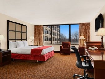 RAMADA KANSAS CITY HOTEL AND C3
