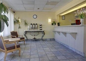 RODEWAY INN SAINT CHARLES4