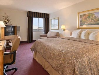Ramada Fairview Heights1