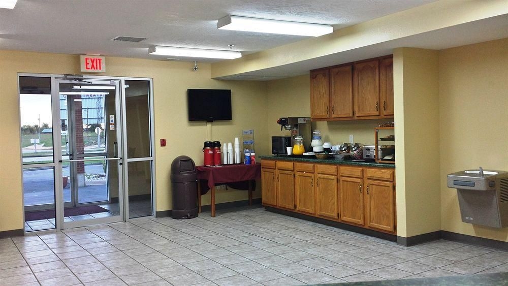 AMERICAS BEST VALUE INN0
