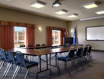 RAMADA INN AND SUITES DRUMHELLER AB1