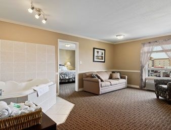 SUPER 8 EDMONTON INTERNATIONAL3