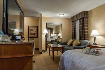 BEST WESTERN PLUS SUITES DOWNT3