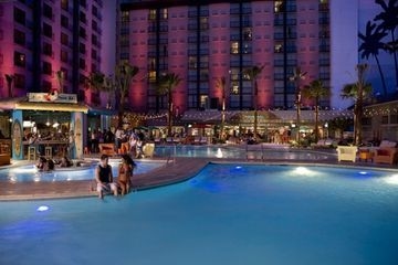 Hooters Hotel & Casino3
