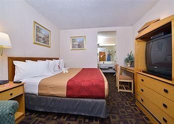 ECONO LODGE BELLMAWR4