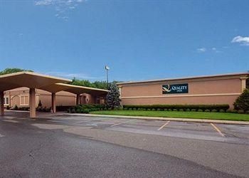 QUALITY INN LEDGEWOOD4