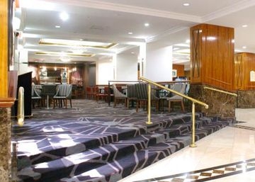 Empire Meadowlands Hotel by Cl2