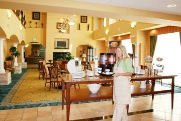 HAMPTON INN - SUITES ALBUQUERQ4