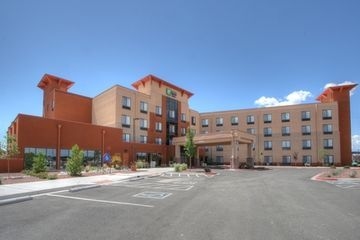 H.I EXP & SUITE ABQ HISTORIC0