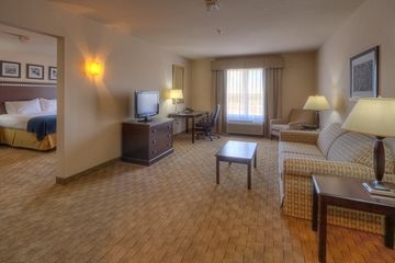 H.I EXP & SUITE ABQ HISTORIC4