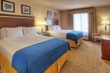 H.I EXP & SUITE ABQ HISTORIC3