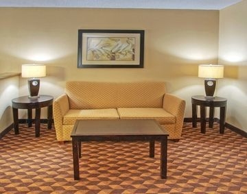 HOLIDAY INN EXPRESS HTL & SUI1