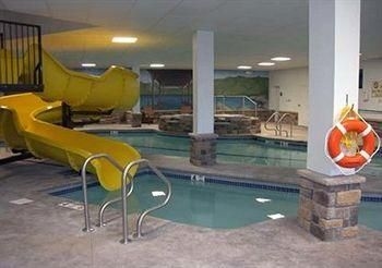 COMFORT SUITES LAKE GEORGE2
