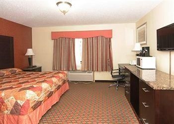 ECONO LODGE MACARTHUR AIRPORT4