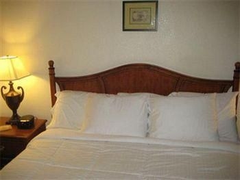 Arlington Suites0