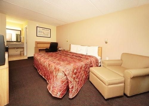 RODEWAY INN CHARLOTTE2