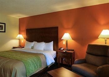 COMFORT INN FAYETTEVILLE4