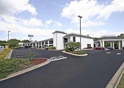 COMFORT INN JONESVILLE3
