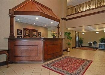 COMFORT SUITES PINEVILLE1