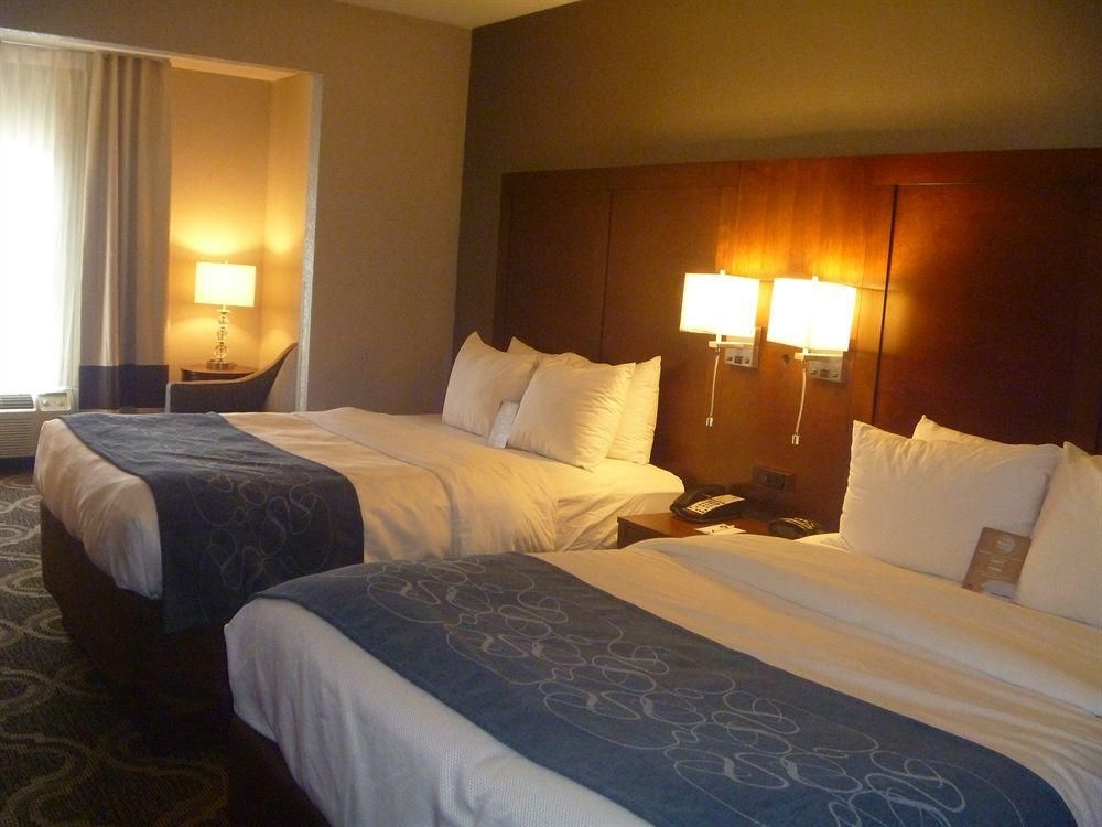 COMFORT SUITES PINEVILLE4