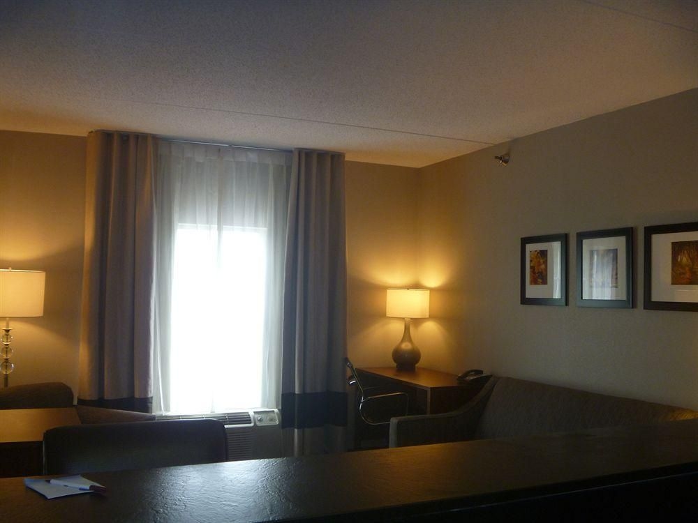 COMFORT SUITES PINEVILLE2