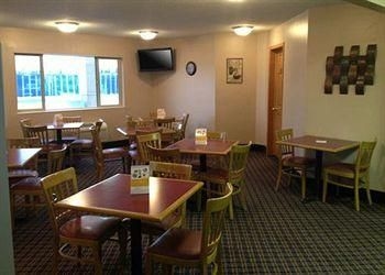 RODEWAY INN FARGO4